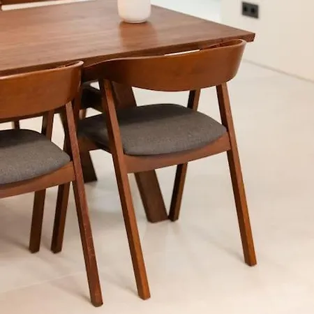 Henry's Appt With A Private 414 - Shared Kitchen *