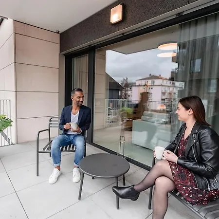 Henry's Appt With A Private 414 - Shared Kitchen *