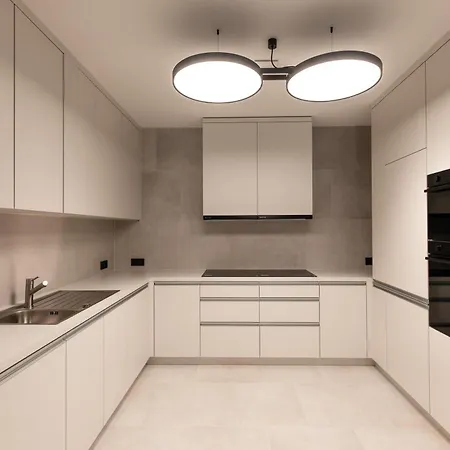 Henry's Appt With A Private 414 - Shared Kitchen *