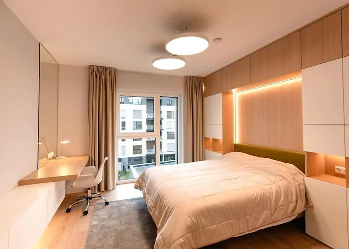 Henry's Appt With A Private 414 - Shared Kitchen