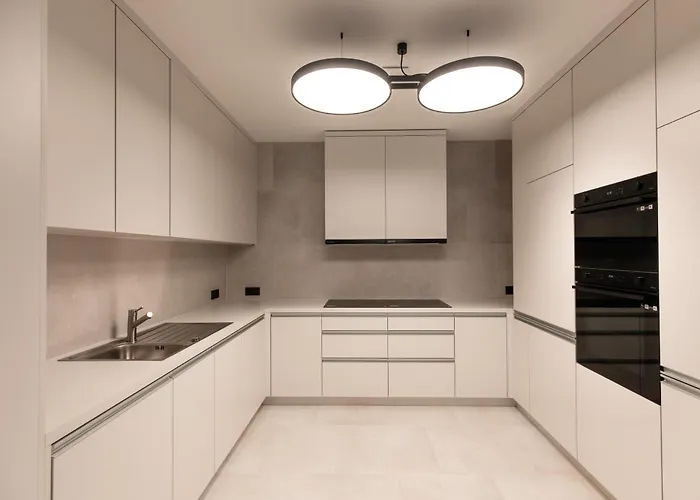 Henry's Appt With A Private 414 - Shared Kitchen *