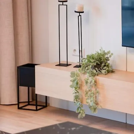 Henry's Appt With A Private 414 - Shared Kitchen