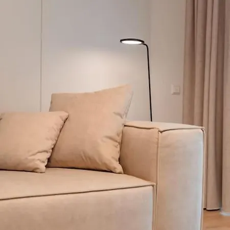 Henry's Appt With A Private 414 - Shared Kitchen